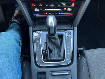 Volkswagen Passat Variant 2.0 TDI EVO Elegance DSG - 16