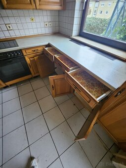 Masívna kuchynská linka z Nemecka so spotrebičmi - 16