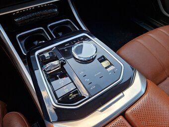 BMW Rad 7 Individual 740d XDrive v Zaruke - 16