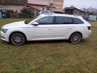 Predám 4x4 škoda Superb combi ročník 2016 dsg - 16
