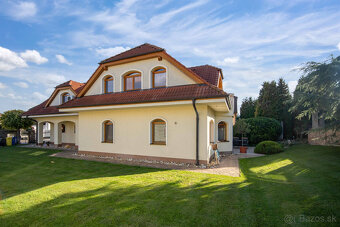 Predaj 2podlažný 6izb. rod.dom  s dvoj garážou    na Kozáck - 16