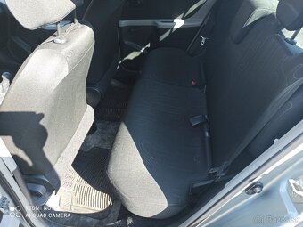 predam Toyotu Yaris, benzin - 16