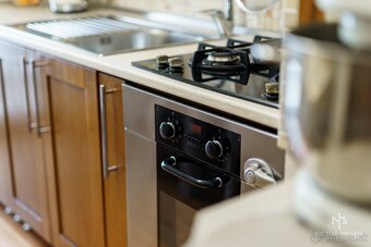 Na predaj vkusne zrekonštruovaný 3-izbový byt s lodžiou ... - 16