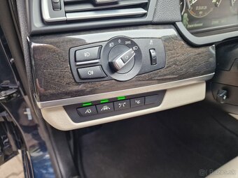 BMW 740i 320k A/T8 (benzín) - 16
