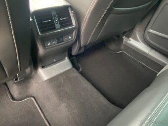 ŠKODA KODIAQ SPORTLINE DSG 140 kw 4x4 WEBASTO BLACK EDITION - 16