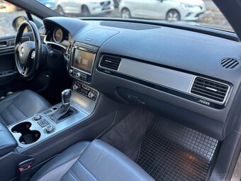 Volkswagen Touareg 3.0 TDI V6 3xR-Line - 16