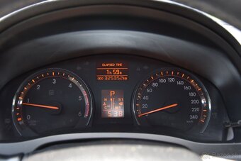 Toyota Avensis Combi - 16