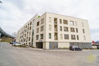 Exkluzívne na predaj exkluzívny 2 izbový mestský byt o výmer - 16