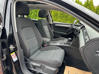 VW Passat Variant B8 2.0 TDI 110kw Panorama - 16
