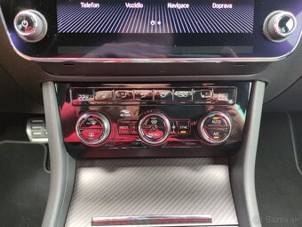 Škoda Superb III TSi SPORTLINE VIRTUAL PANORAMA CANTON ZÁRUK - 16