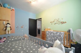 EXKLUZÍVNE-NA PREDAJ 2-generačný rodinný dom  v slepej ulici - 16