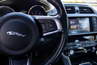 Jaguar XE - 16