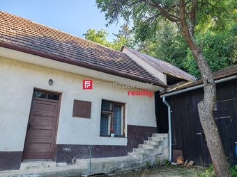 NOVINKA Rodinný dom pod lesom Brezová pod Bradlom - 16