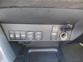 TOYOTA RAV4 2.5Hybrid 145 kW Executive e-CVT 2016 - 16