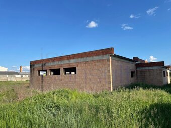 2341 NA PREDAJ ROZOSTAVANÝ DOM NA VEĽKORYSOM POZEMKU - 16