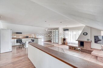 polyfunkčný objekt so 4-izbovým bytom v obci Pavlice - 16