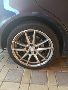 Mercedes-Benz E - 16