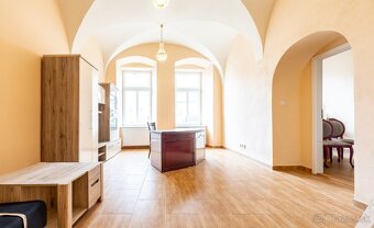 NA PREDAJ Historická polyfunkčná budova v srdci mesta Prešov - 16