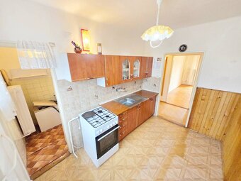 Sečovce - pekný 3 izbový TEHLOVÝ byt 73m2, balkón, záhrada.I - 16