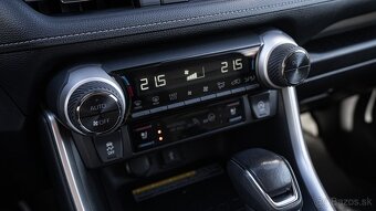 Toyota RAV4 2.0 benzín  4x4  129kW,  Automat,  rv 2020 - 16