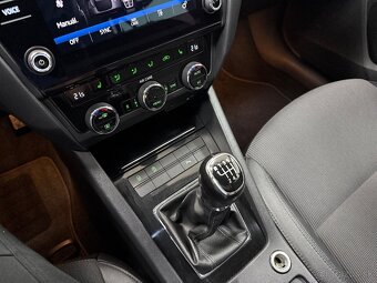 Škoda Octavia Combi 2.0 TDI Style Plus Webasto bez Adblue - 16