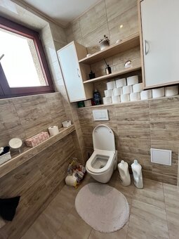 Exkluzívny predaj – priestranný 3-izbový zariadený byt v tic - 16