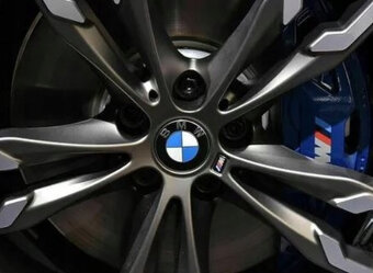 Stredové krytky - pukličky - 16