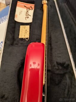 Fender Bullet z roku 1981 – červený „Vyrobené v USA - 16
