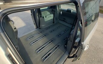 Chrysler Voyager 2.4i + LPG, manuál, r.v. 2006 - 16