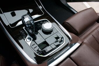 BMW X7 xDrive 30d M Paket Night Vision Laserlight 7 miest - 16