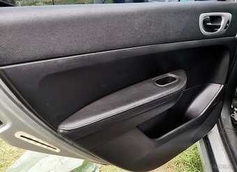 Peugeot 307 kožený interiér - 16