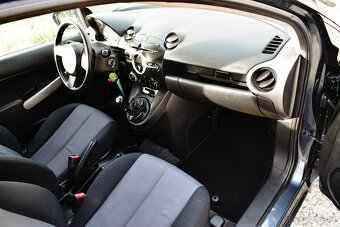 Mazda dvojka 1.3 16v benzin, velmi pekna - 16