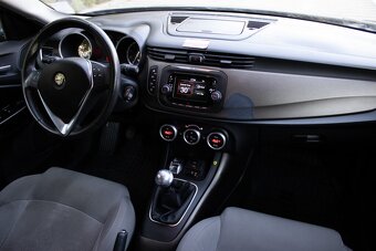 Alfa Romeo Giulietta (2015) - 16