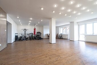 Exkluzívny trojpodlažný dom s výhľadom na Košice - 16