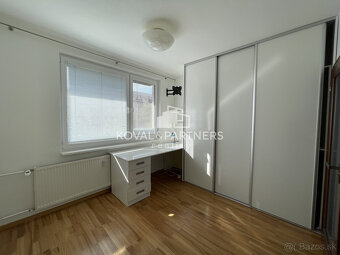 Prenájom 3 izbového bytu s balkónom v Nitre na Partizánskej  - 16