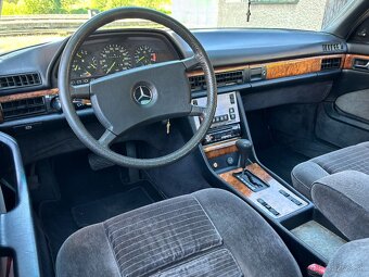 Mercedes-Benz 380 SEC W126 – biela klasika s V8 - 16