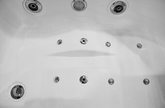 M-SPA - 1683 Pravá kúpeľňová vaňa s hydromasážou 140 x 87 x - 16