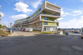 Priestranný mezonet v tichej lokalite s krbom - 16