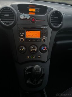 KIA CARENS 2.0 benzin rok 2010 - 16