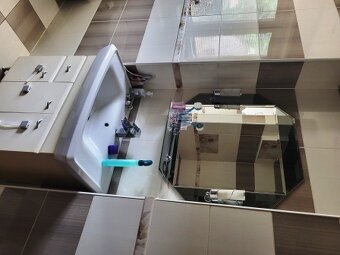 Luxusný pekne zrekonštruovaný byt aj s nábytkom a elektrosp. - 16