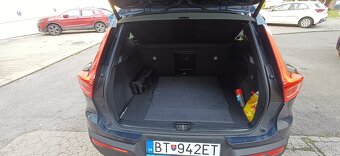 Volvo XC40 B4 Momentum Pro AWD A/T - 16
