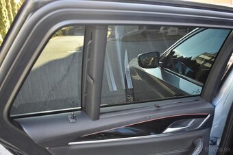 BMW 540i xDrive Touring - 16