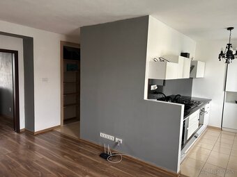 Ponúkam na prenájom 2 izbový byt v centre Snv - 16