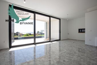 Luxusná novostavba vila s bazénom a výťahom len 100m od mora - 16