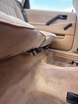 VW Passat B3 GL 1.8 benzín (zlatá farba) - 16