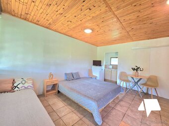 Predaj Podhájska- rodinný dom, 2 x chata a 4 x apartmán - 16