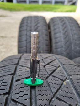 Alu disky Dezent 5x114,3 7Jx17 ET50 + zimné pneu 225/60 R17 - 16