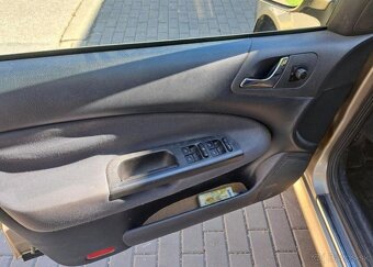 Škoda Octavia 1,9 TDI PD Elegance 4x4 Combi nafta manuál - 16