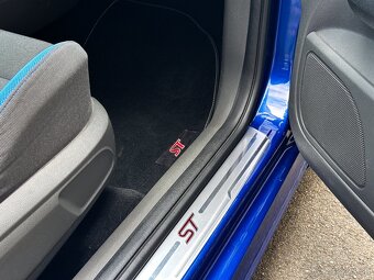 Ford Focus ST 2.5 - 16