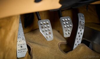 Ferrari F355 Berlinetta z roku 1997 - 16